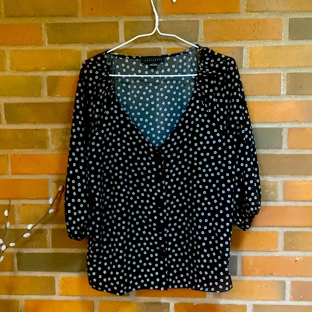 Sanctuary Boho black daisy pattern boxy spring v-neck button up blouse size L.
